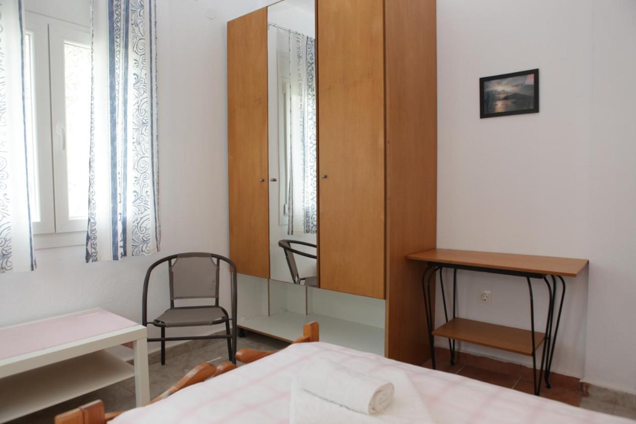O Pyrgos Accommodations Panormos  Bagian luar foto