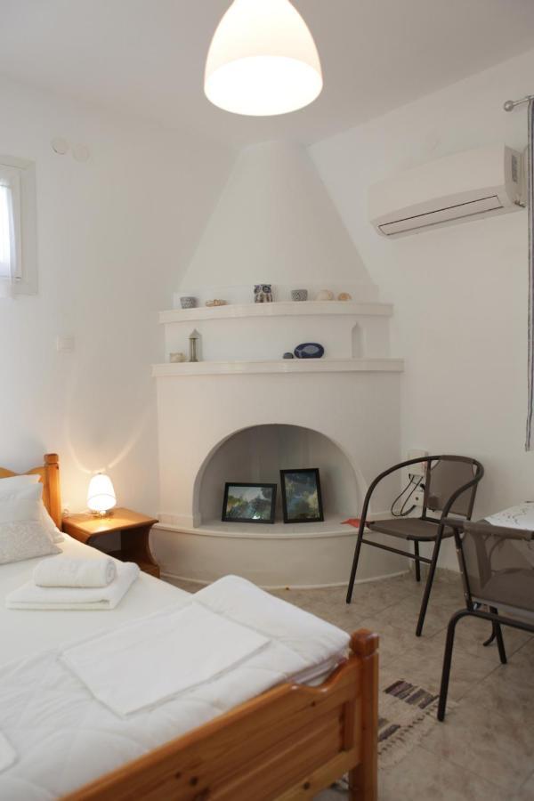 O Pyrgos Accommodations Panormos  Bagian luar foto