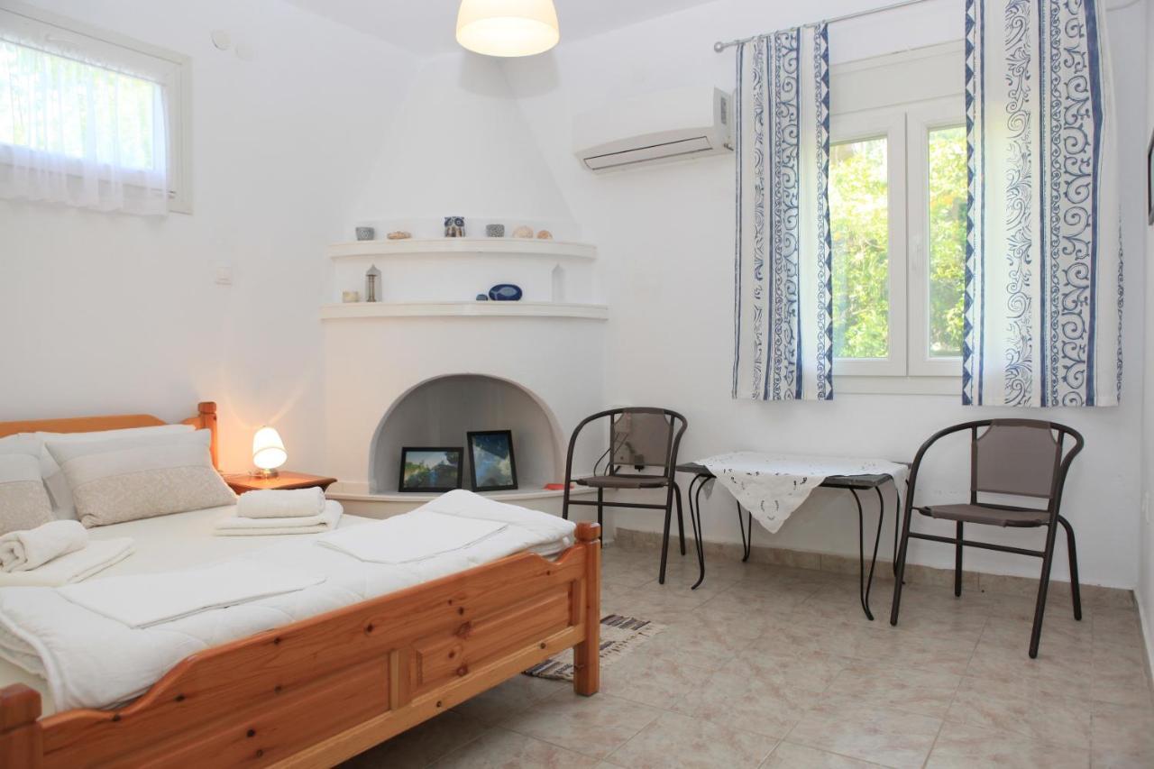 O Pyrgos Accommodations Panormos  Bagian luar foto