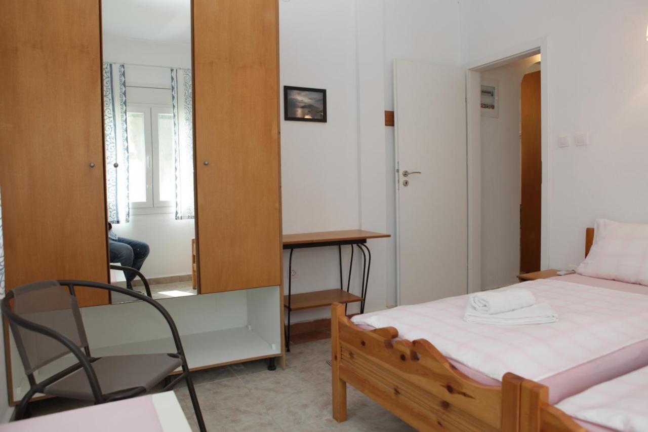 O Pyrgos Accommodations Panormos  Bagian luar foto