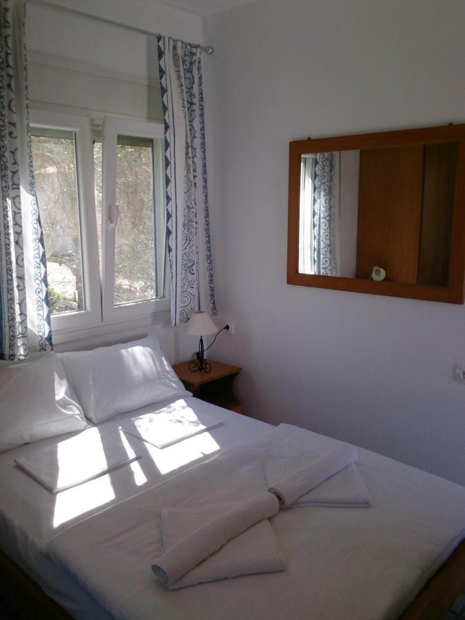 O Pyrgos Accommodations Panormos  Bagian luar foto
