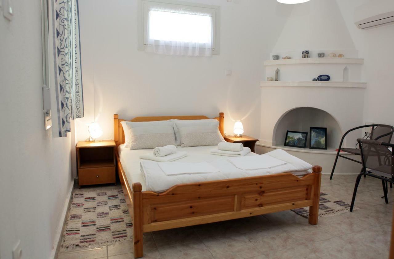 O Pyrgos Accommodations Panormos  Bagian luar foto