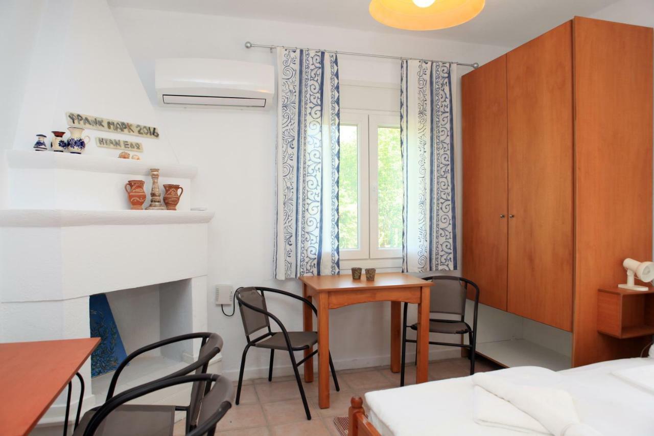 O Pyrgos Accommodations Panormos  Bagian luar foto