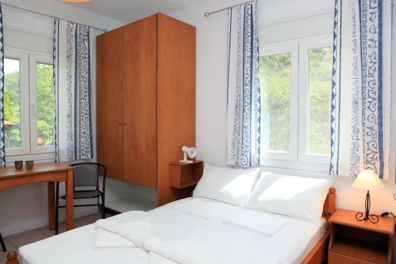 O Pyrgos Accommodations Panormos  Bagian luar foto
