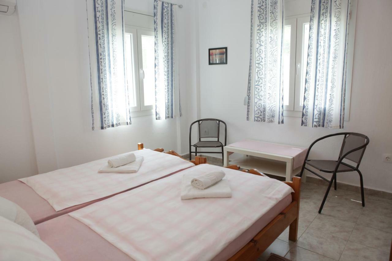 O Pyrgos Accommodations Panormos  Bagian luar foto