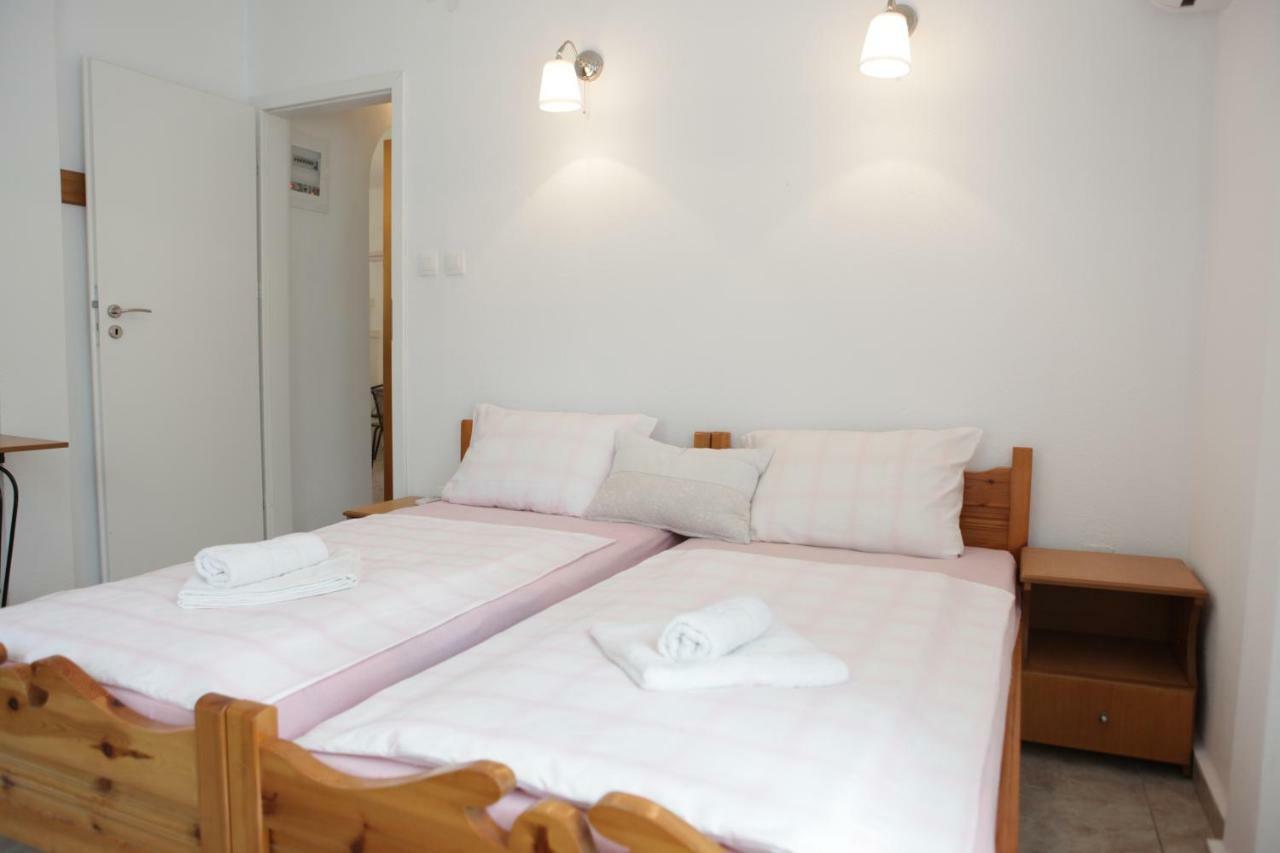 O Pyrgos Accommodations Panormos  Bagian luar foto