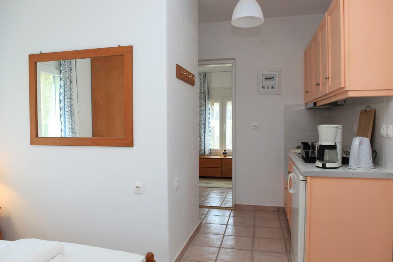 O Pyrgos Accommodations Panormos  Bagian luar foto